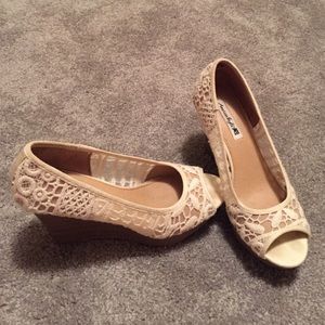 American Eagle wedges size 7 (gently used)