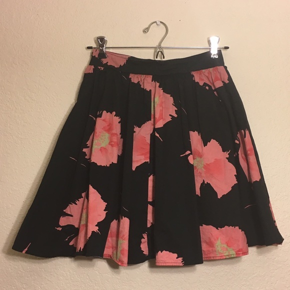 Chic Black and Pink Gathered Skirt - Picture 3 of 4