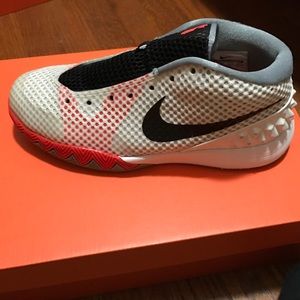Kyrie 1 infrared