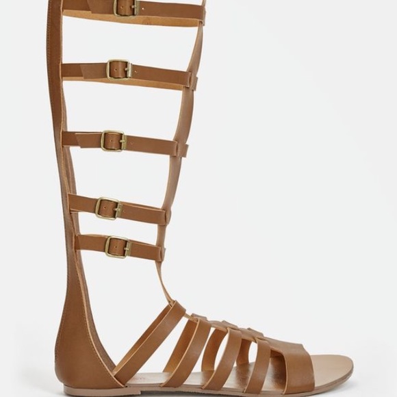 NEVER BEEN WORN ! Justfab Engrid gladiator in box
