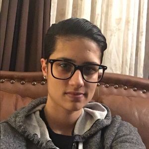 Meet your Posher, Angela