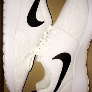 Meet your Posher, Caitlin