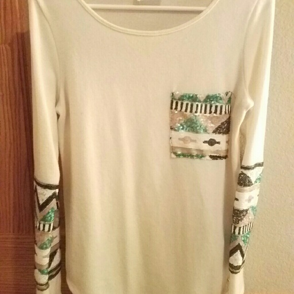 Light sweater with sequin