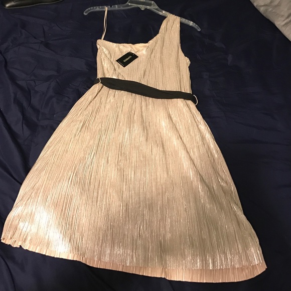 Express silk material dress - Picture 2 of 2