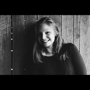 Meet your Posher, Chloe