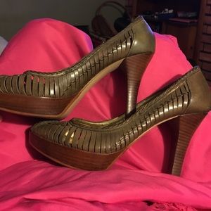 Guess Brown Heels