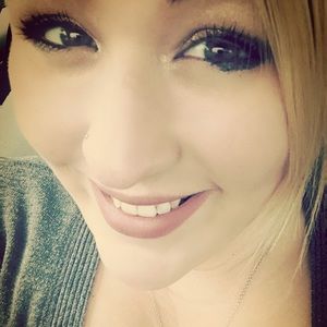 Meet your Posher, Holly