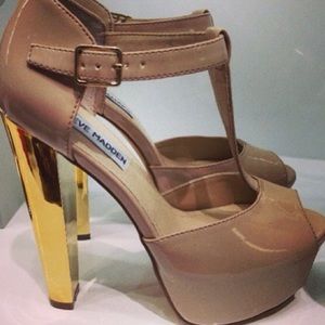 Steve Madden nude Patent Heels w/Gold Heel