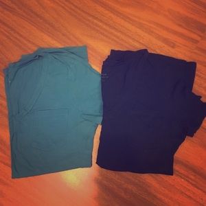 Express Featherweight V-neck Tee w/pocket