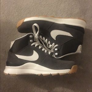 Nike Air Gray Mid High Tops 6.5 Women's Unisex