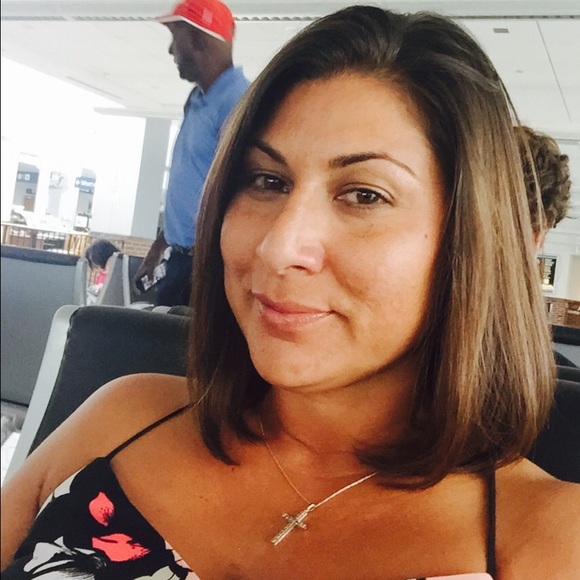 Meet your Posher, Elizabeth