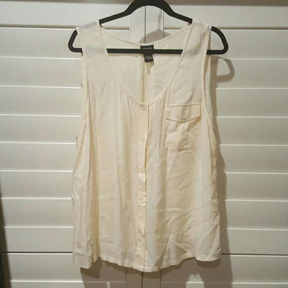 Sleeveless button down blouse