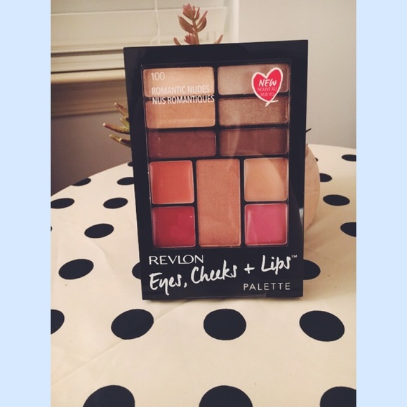 Revlon palette in Romantic Nudes