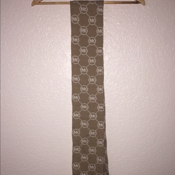 Michael kohrs scarve