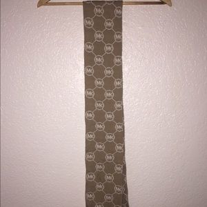 Michael kohrs scarve