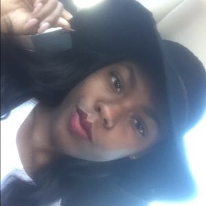 Meet your Posher, Nia