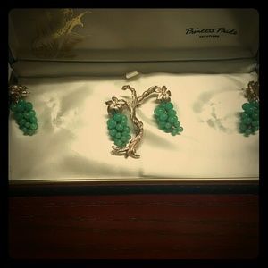 *Reserved for @ hand808*Vintage jade and pin set
