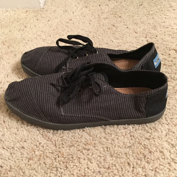 Black and Gray Striped Toms