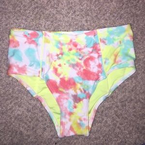 Bikini bottoms high waisted