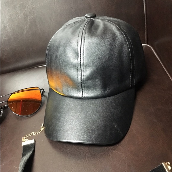 BLACK LEATHER CAP IN TREND NOW - Picture 4 of 4