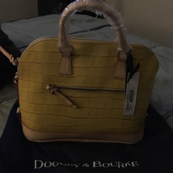Brand New Authentic Dooney & Bourke Satchel - Picture 2 of 3