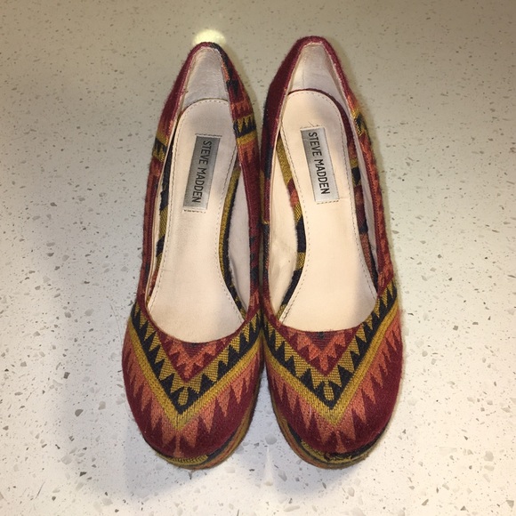 Aztec tribal print Steve Madden wedge heels - Picture 3 of 3