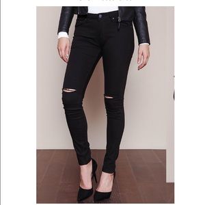NWT black Knee slit skinny jeans