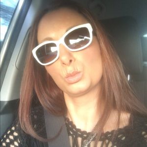 Meet your Posher, Elaine