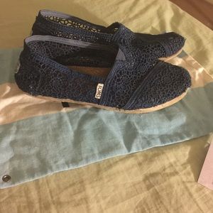 🌺TOMS SHOES AND DUST BAG