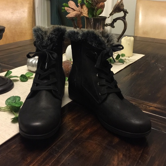 Fur lined black all leather booties NWOT