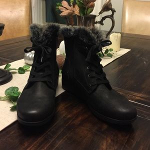 Fur lined black all leather booties NWOT
