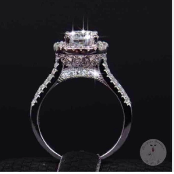 Gorgeous Zircon Diamond Ring