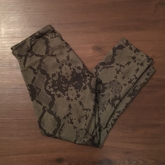 Lululemon leggings size 4