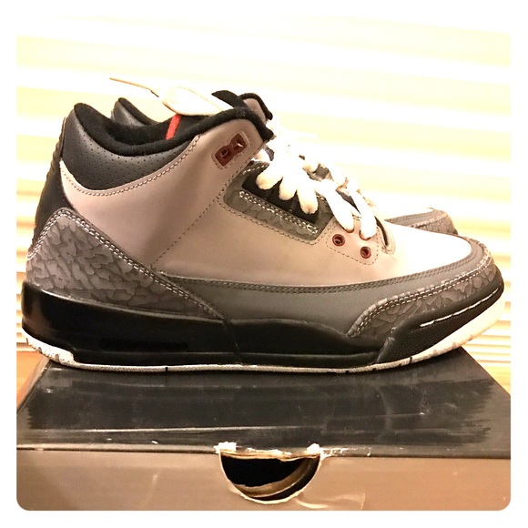Jordan "stealth" 3's. Size 5 in youth.