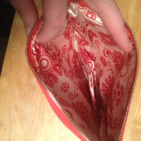 BRAND NEW - Grace Adele Claire Clutch - Picture 2 of 4