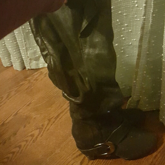 Winnie Boots - Picture 1 of 2