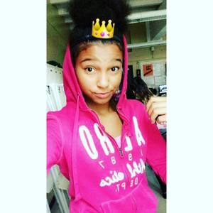 Meet your Posher, Nia