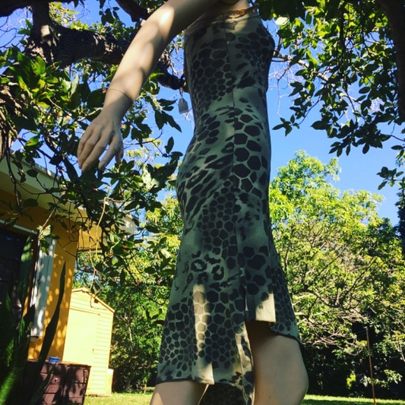 Beautiful flattering snug dress made in France - Picture 2 of 2