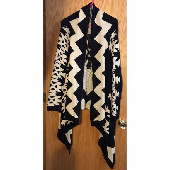 WARM! 2x/3x Navy Blue & Cream Wrap/Drape Sweater