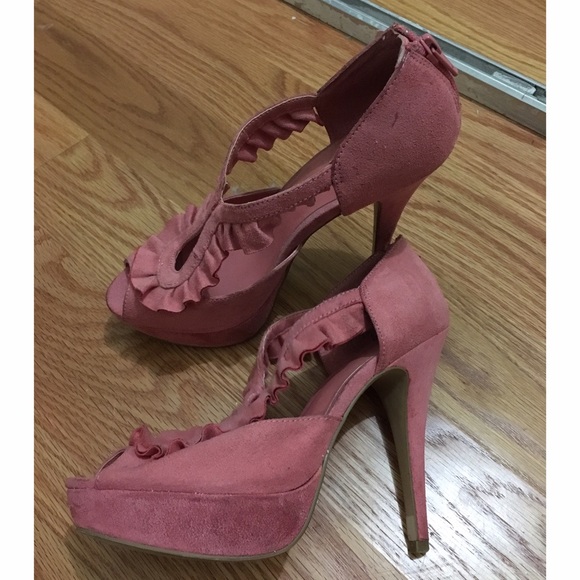 Gently worn well taken care of coral shoes