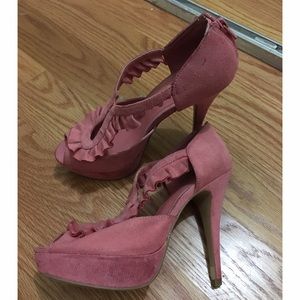 Gently worn well taken care of coral shoes