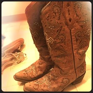 Buckle corral boots