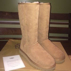 Uggs- Classic tall 8 chestnut