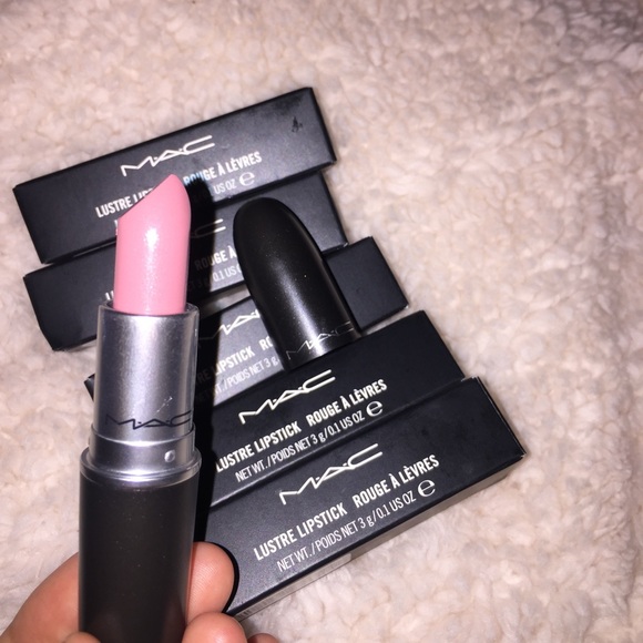 MAC lipstick in shade California Dreamin