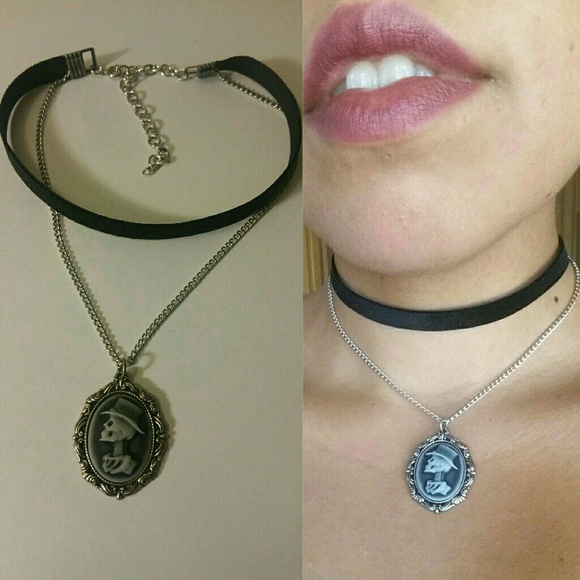 choker necklace