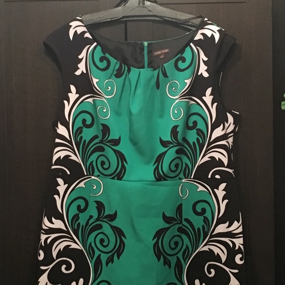 Green paisley mid length dress
