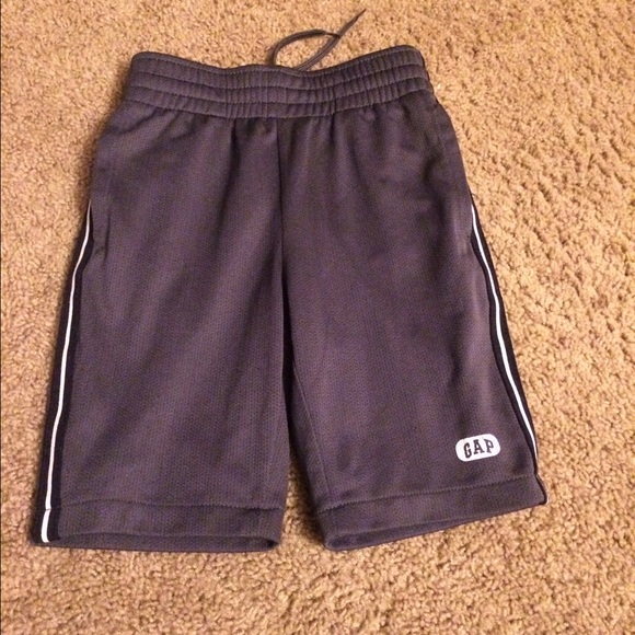 Boys xs 4-5 sport shorts GAP