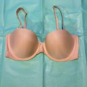 • V i c t o r i a' s S e c r e t B r a •