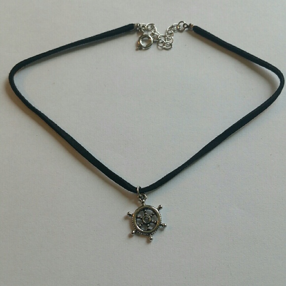 choker necklace