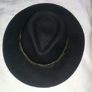 CLOSET CLEAR OUTChained Wool Fedora